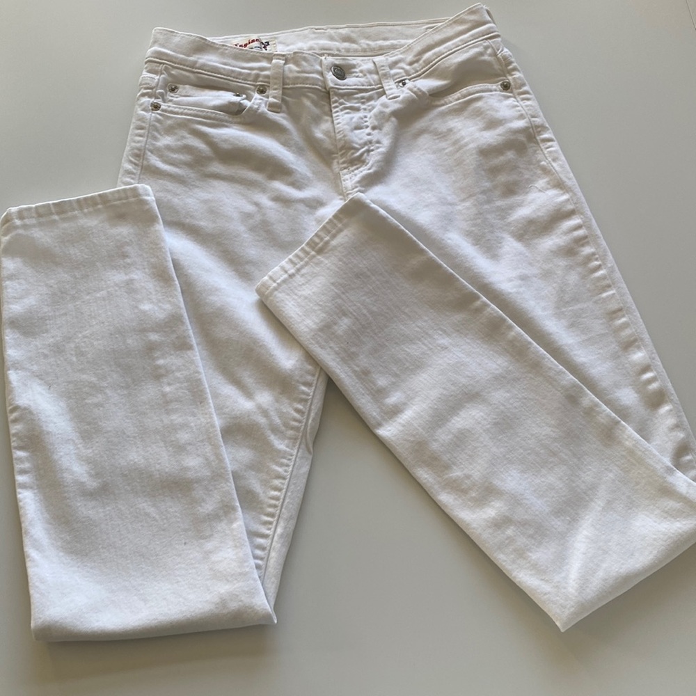 Red engine vintage white denim jeans.